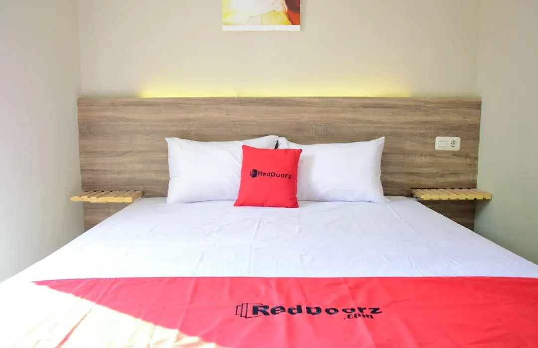 RedDoorz near Mangga Dua Square-1